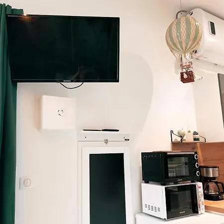 Jungle Apartment *